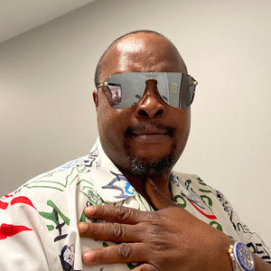 Meet your Posher, Oluyomi